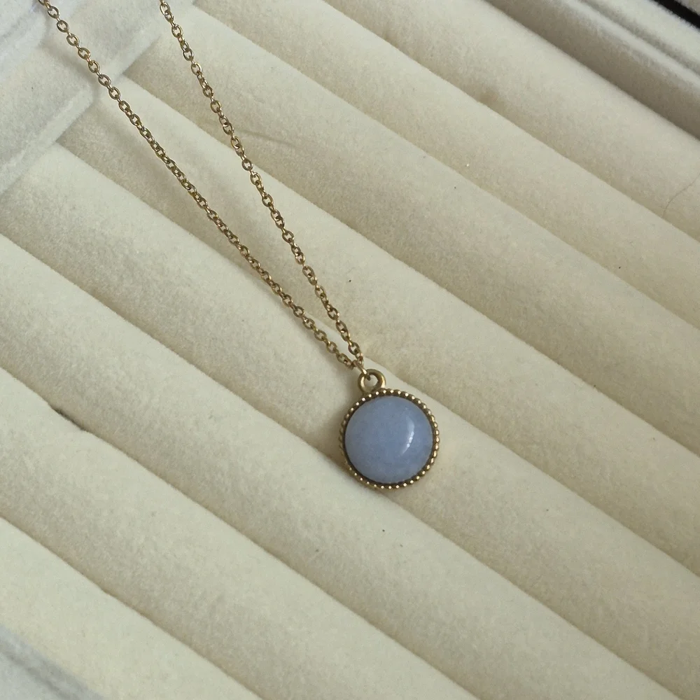 Elegant 18k GP and Blue Pendant Necklace - Picture 2 of 6